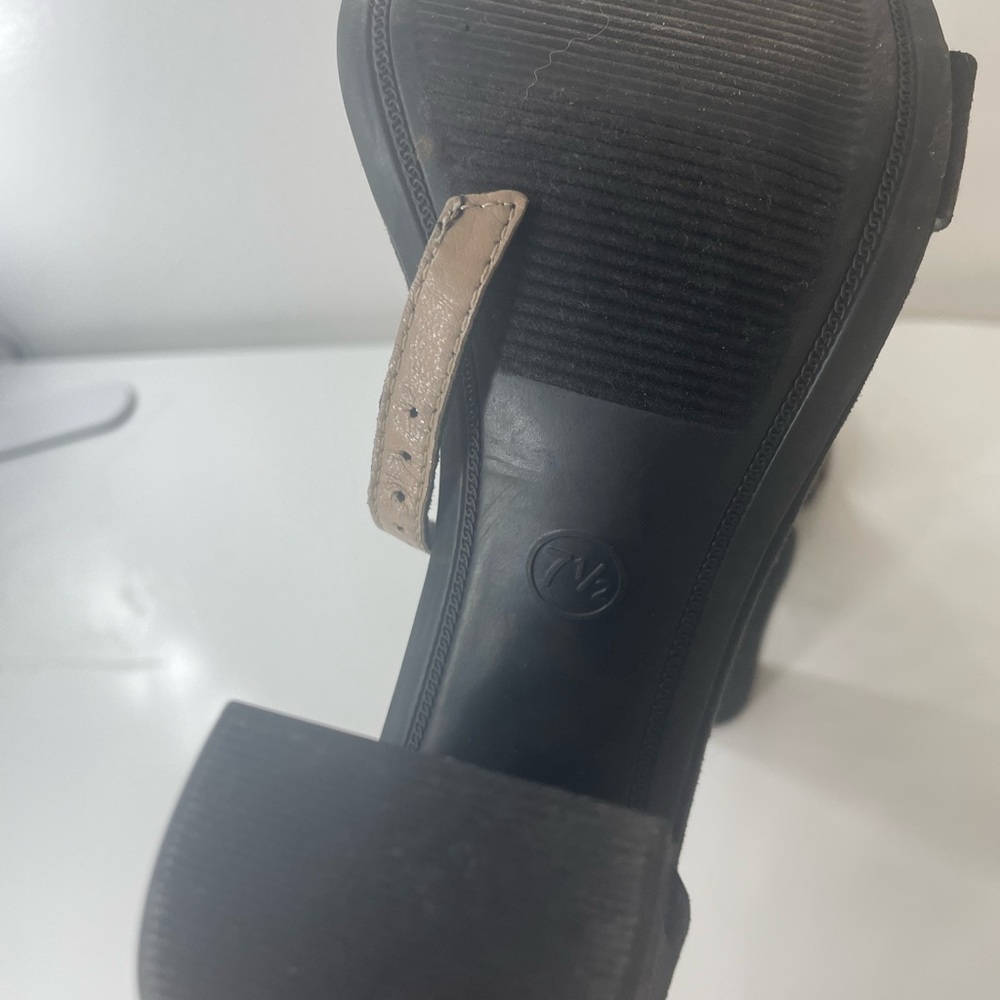 Black Target Heels - Picture 4 of 4